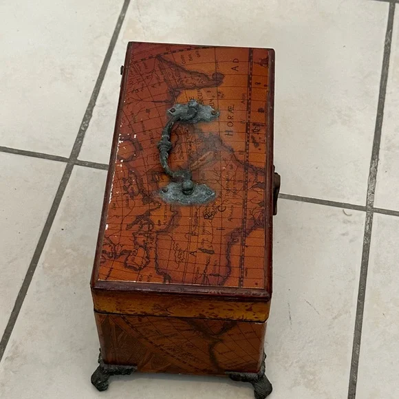 Antique chest - Picture 12 of 15